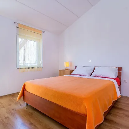 Apartment Lenka Premantura
